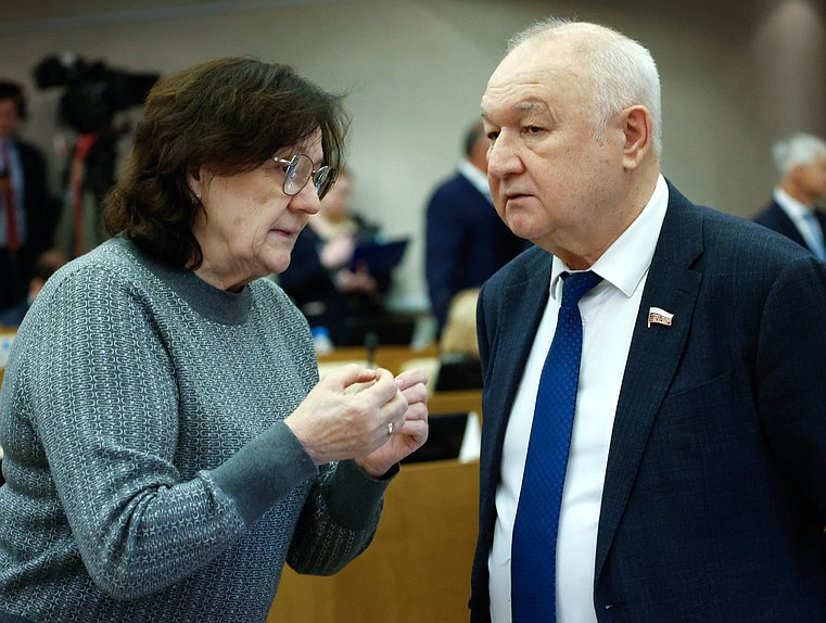 Член Комитета по охране здоровья Римма Утяшева и Первый заместитель Председателя Комитета по делам национальностей Ильдар Гильмутдинов