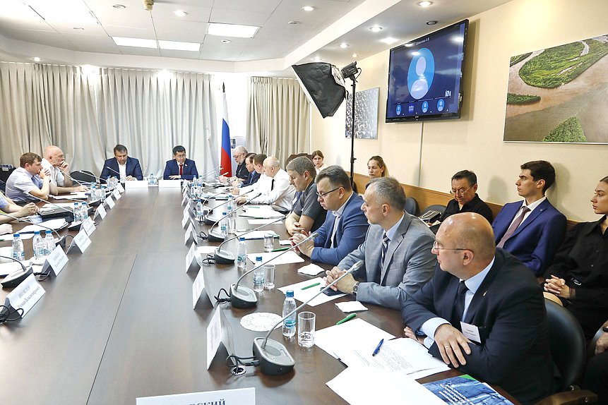 Круглый стол на тему «Влияние изменения климата на вечную мерзлоту, безопасность освоения Арктической зоны»