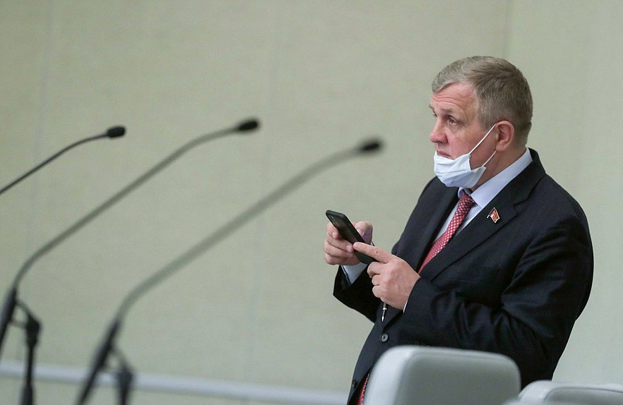 Первый заместитель Председателя Комитета по труду, социальной политике и делам ветеранов Николай Коломейцев