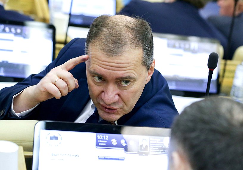 Член Комитета по контролю и Регламенту Дмитрий Белик
