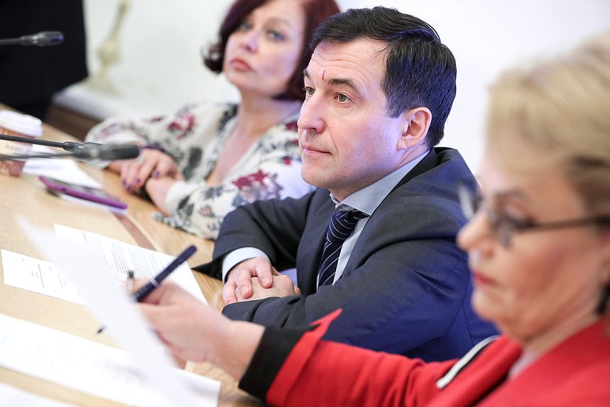 Первый заместитель Председателя Комитета по контролю Дмитрий Гусев