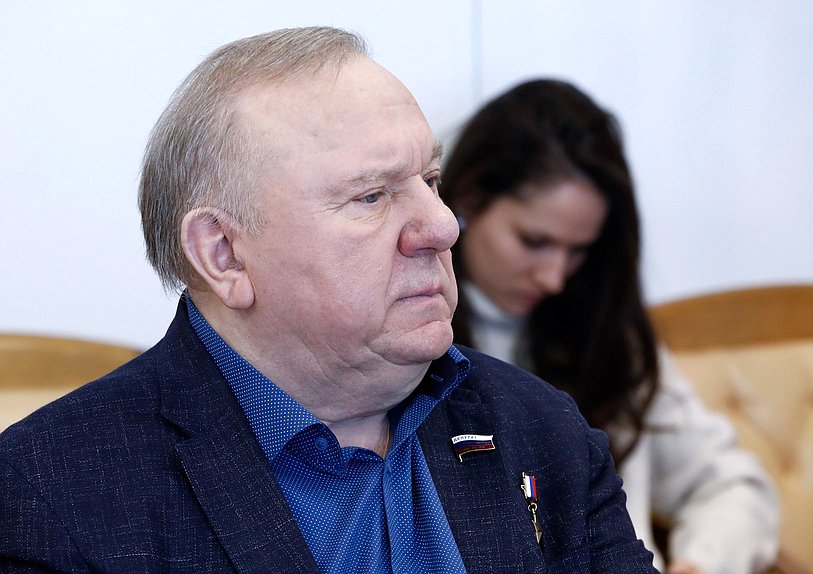 Заместитель Председателя Комитета по развитию гражданского общества, вопросам общественных и религиозных объединений Владимир Шаманов