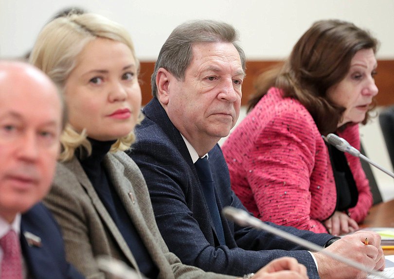 Член Комитета по науке и высшему образованию Михаил Кузьмин