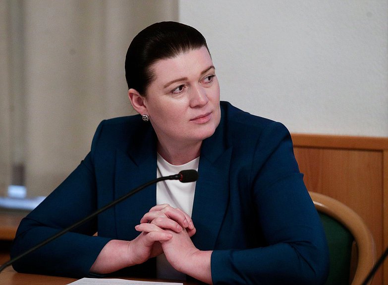 Член Комитета по защите семьи, вопросам отцовства, материнства и детства Василина Кулиева