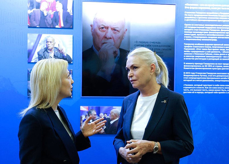 Член Комитета по развитию гражданского общества, вопросам общественных и религиозных объединений Ольга Тимофеева и Председатель Комитета по просвещению Ирина Белых