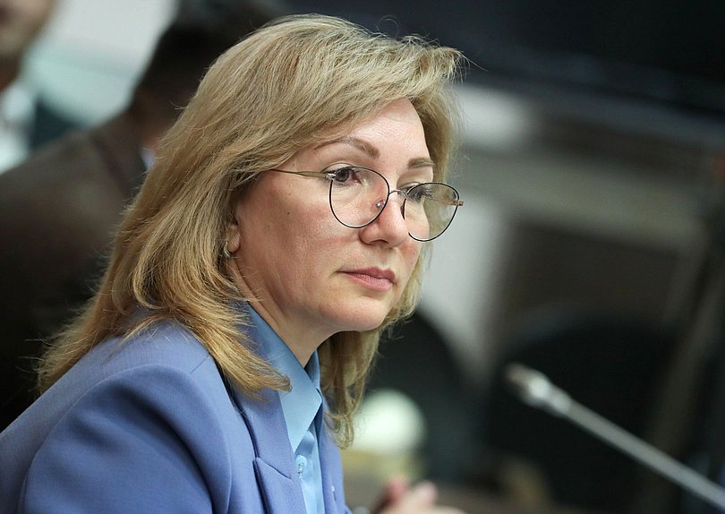 Член Комитета по просвещению Лариса Тутова