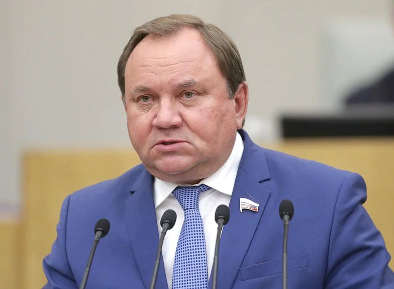 Член Комитета по транспорту и строительству Виктор Дерябкин