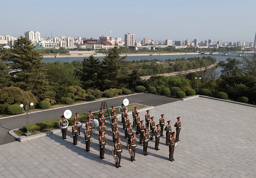 Председатель Государственной Думы Вячеслав Володин возложил венок к монументу "Освобождение"