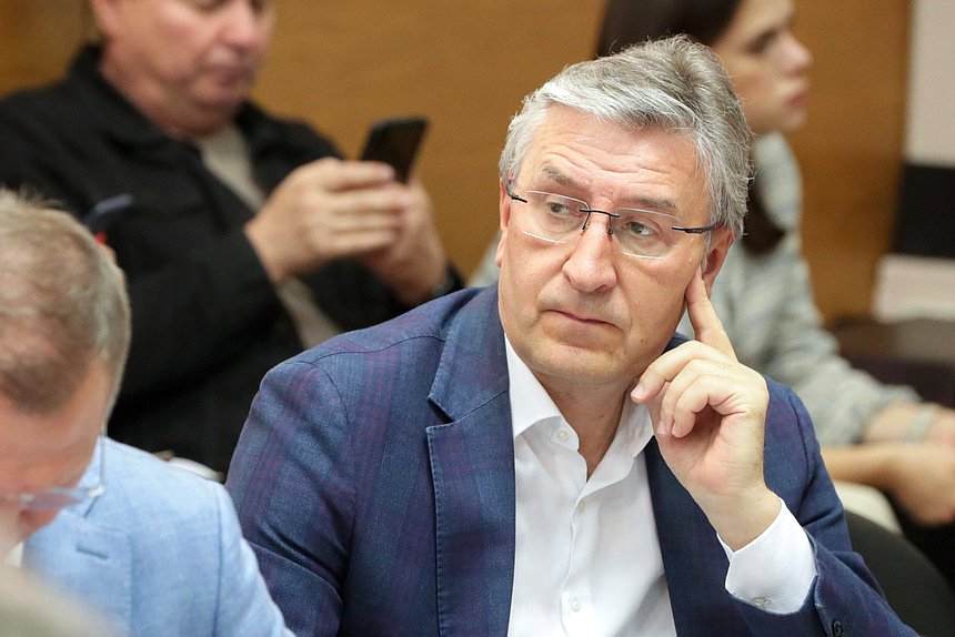 Член Комитета по бюджету и налогам Айрат Фаррахов