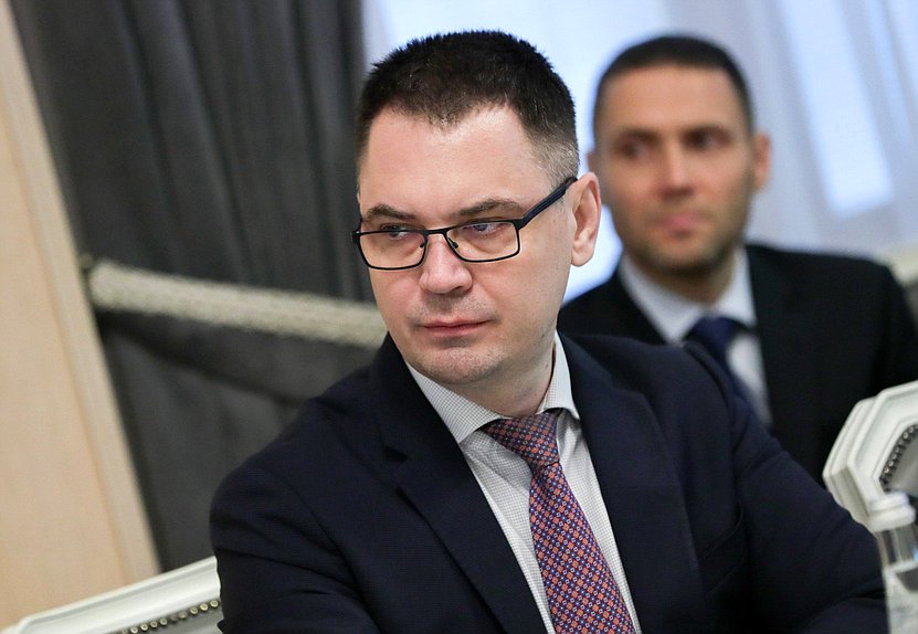 Заместитель Председателя Комитета по вопросам собственности, земельным и имущественным отношениям Алексей Корниенко