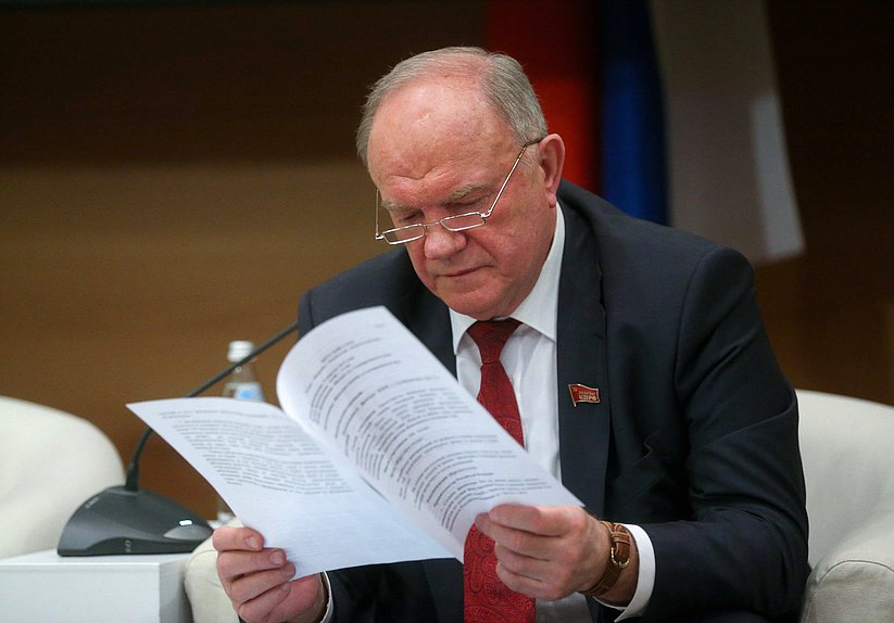 Руководитель фракции КПРФ Геннадий Зюганов