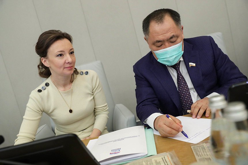 Заместители Председателя Государственной Думы Анна Кузнецова и Шолбан Кара-оол