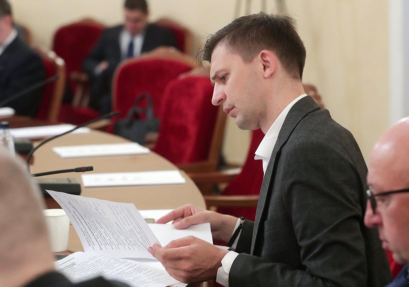 Круглый стол Комитета по строительству и ЖКХ на тему «Совершенствование системы госзаказа в строительстве и проектировании»