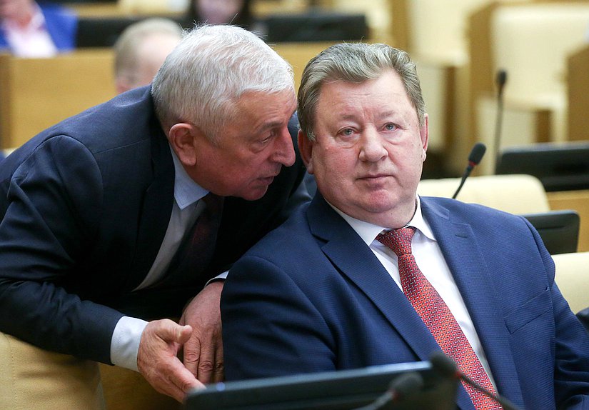 Председатель Комитета по региональной политике и проблемам Севера и Дальнего Востока Николай Харитонов и Председатель Комитета по аграрным вопросам Владимир Кашин
