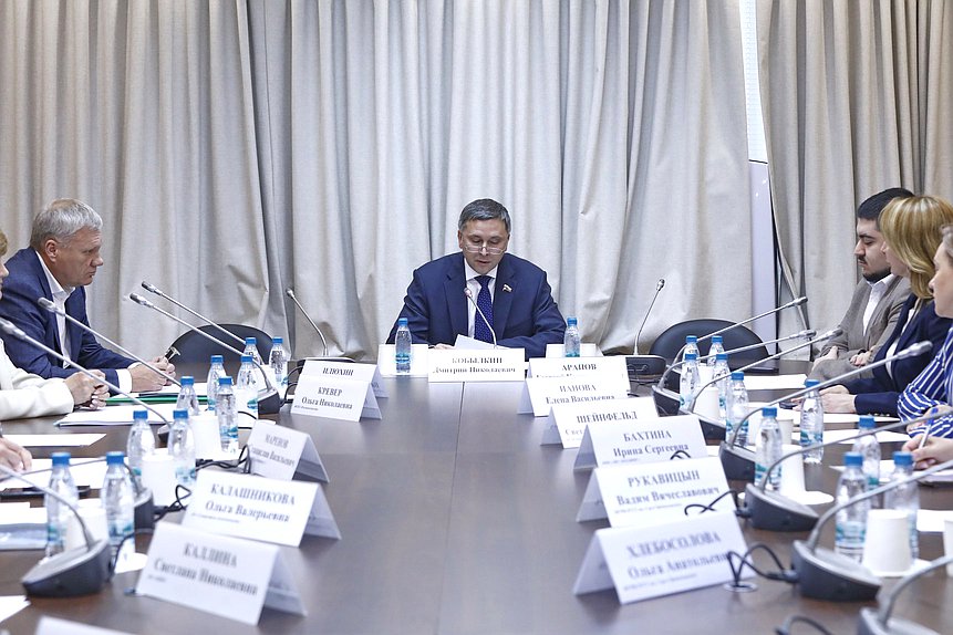 Круглый стол на тему «Сохранение экосистем через устойчивое развитие ООПТ»