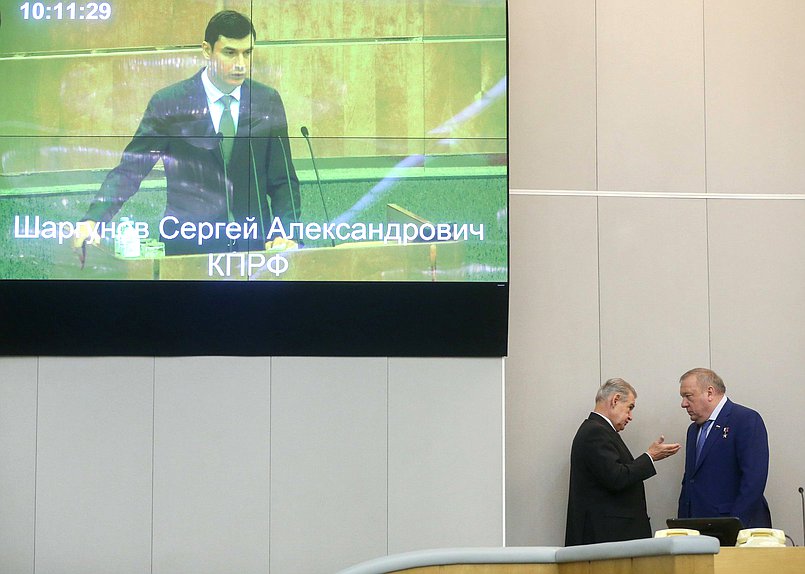 Председатель Комитета по обороне Владимир Шаманов и член Комитета по бюджету и налогам Николай Гончар