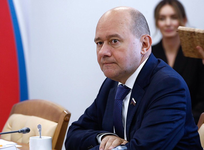 Заместитель Председателя Комитета по развитию гражданского общества, вопросам общественных и религиозных объединений Олег Леонов