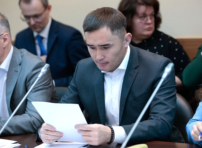 Член Комитета по экологии, природным ресурсам и охране окружающей среды Дашибал Мункожаргалов