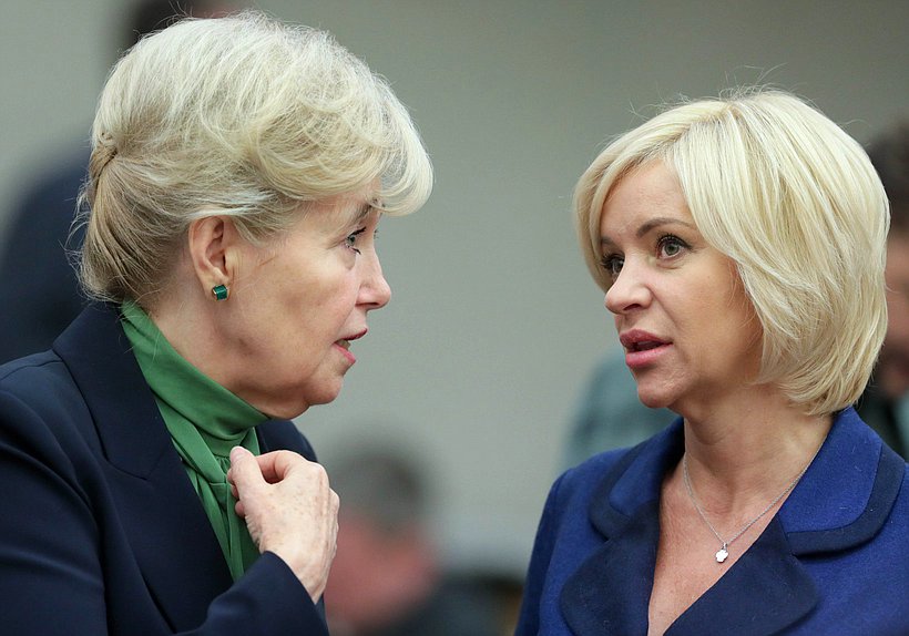 Член Комитета по охране здоровья Тамара Фролова и Председатель Комитета по просвещению Ольга Казакова