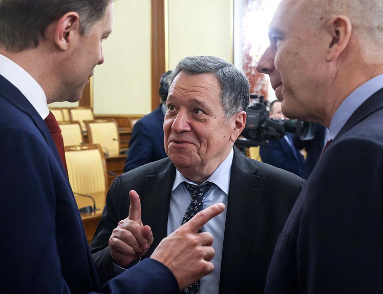 Председатель Комитета по бюджету и налогам Андрей Макаров и Министр финансов РФ Антон Силуанов
