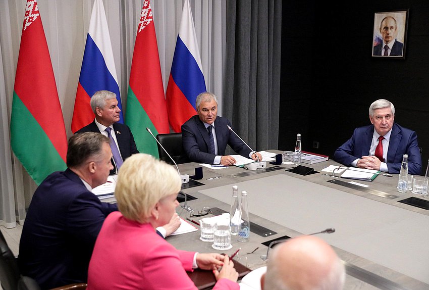 Председатель Государственной Думы Вячеслав Володин и Председатель Палаты представителей Национального собрания Республики Беларусь Владимир Андрейченко