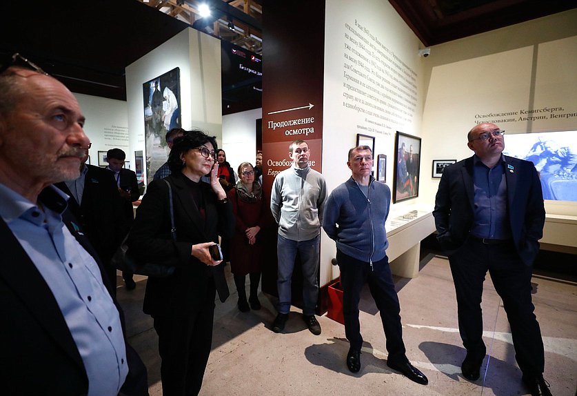 Члены делегаций стран-членов ОДКБ посетили выставки "Великая Победа. Россия - моя история" и "Без срока давности. Нюрнберг. 80 лет" в Москве