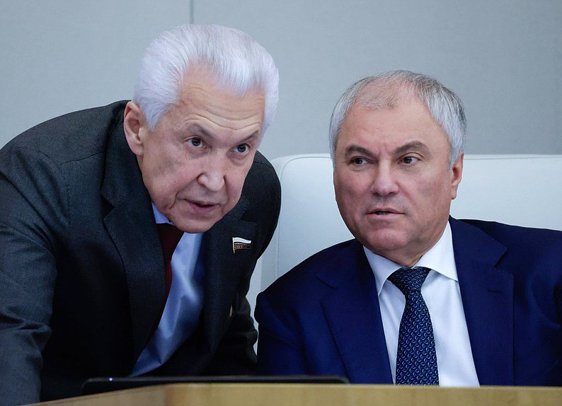 Руководитель фракции "Единая Россия" Владимир Васильев и Председатель Государственной Думы Вячеслав Володин