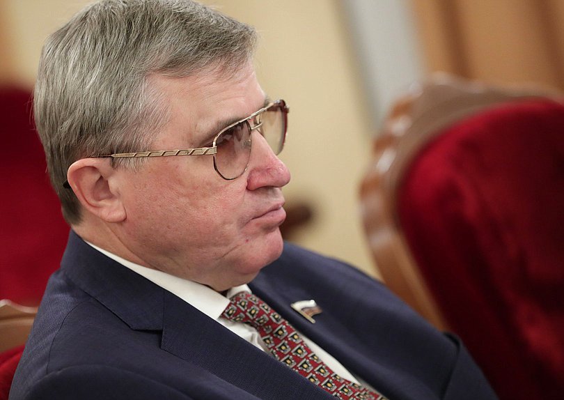 Первый заместитель Председателя Комитета по науке и высшему образованию Олег Смолин