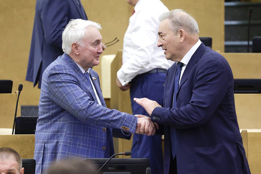 Председатель Комитета по обороне Андрей Картаполов и член Комитета по физической культуре и спорту Владислав Третьяк