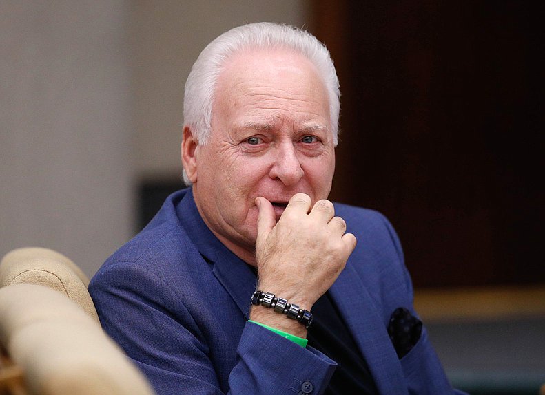 Заместитель Председателя Комитета по государственному строительству и законодательству Анатолий Лисицын