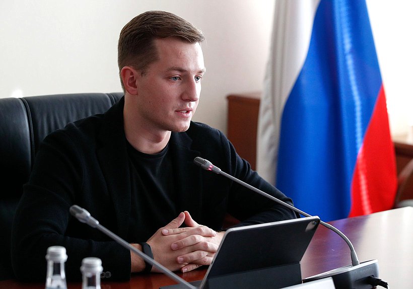 Председатель Комитета по молодежной политике Артем Метелев