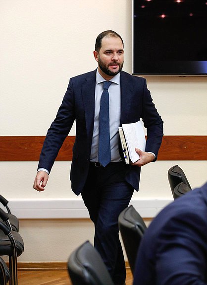 Первый заместитель Председателя Комитета по науке и высшему образованию Александр Мажуга