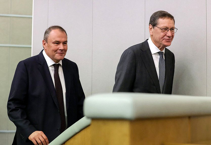 Заместитель Председателя Государственной Думы Петр Толстой и Первый заместитель Председателя Государственной Думы Александр Жуков