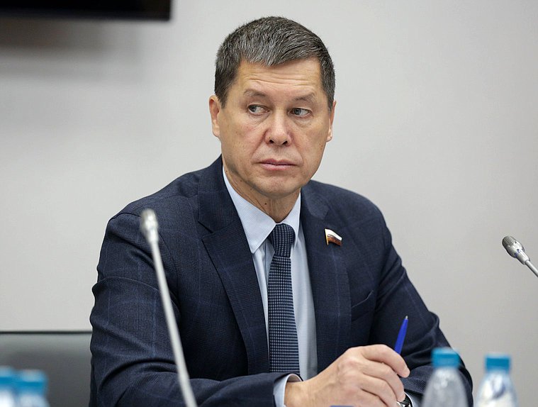 Член Комитета по экологии, природным ресурсам и охране окружающей среды Зариф Байгускаров