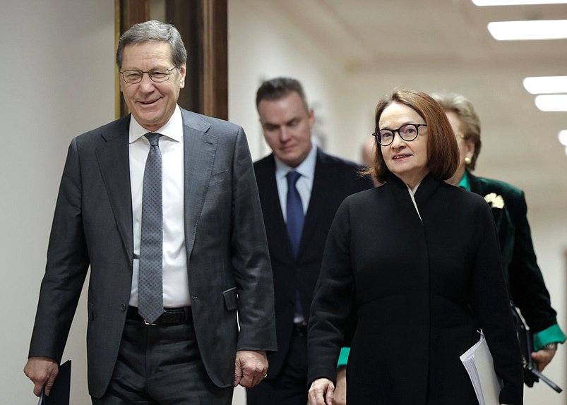 Первый заместитель Председателя Государственной Думы Александр Жуков и Председатель Банка России Эльвира Набиуллина