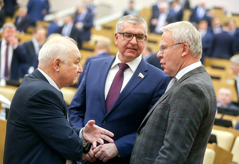 Председатель Комитета по делам национальностей Ильдар Гильмутдинов, Первый заместитель Председателя Комитета по федеративному устройству и вопросам местного самоуправления Игорь Сапко и Первый заместитель Председателя Комитета по физической культуре, спорту, туризму и делам молодежи Вячеслав Фетисов