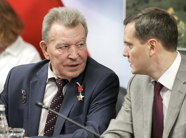 Член Комитета по природным ресурсам, собственности и земельным отношениям Николай Антошкин