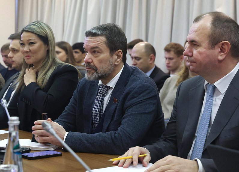 Первый заместитель Председателя Комитета по информационной политике, информационным технологиям и связи Александр Ющенко