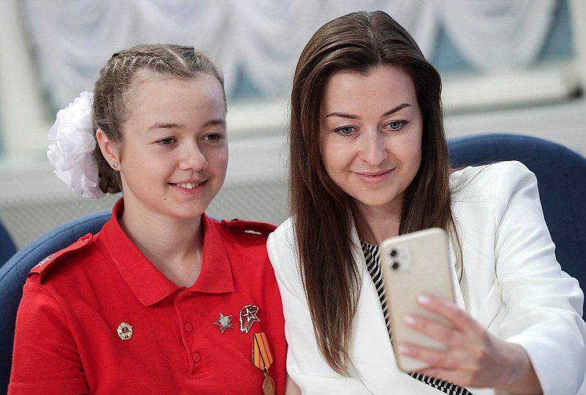 Встреча Комитета по вопросам семьи, женщин и детей с многодетными семьями в преддверии Дня семьи, любви и верности