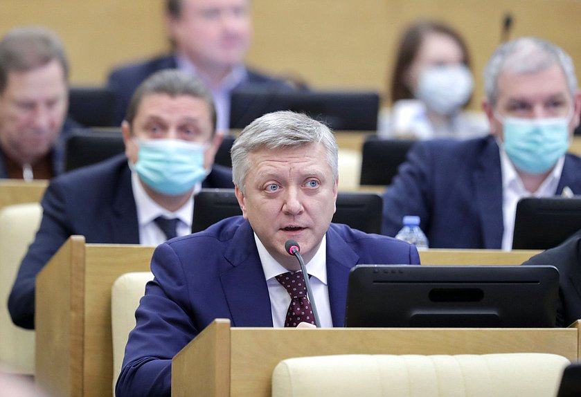 Член Комитета по государственному строительству и законодательству Дмитрий Вяткин