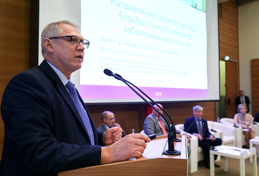 Член Комитета по охране здоровья Валерий Елыкомов