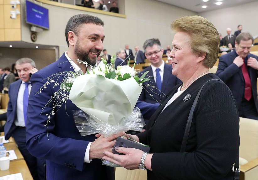 Первый заместитель Председателя Комитета по делам национальностей Шамсаил Саралиев и Первый заместитель Председателя Комитета по вопросам семьи, женщин и детей Ольга Окунева