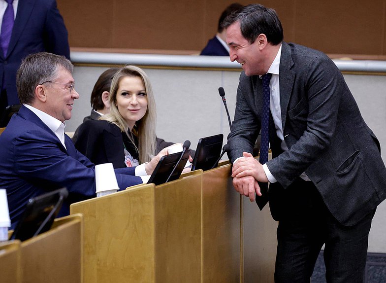 Заместитель Председателя Комитета по промышленности и торговле Александр Терентьев и Первый заместитель Председателя Комитета по контролю Дмитрий Гусев