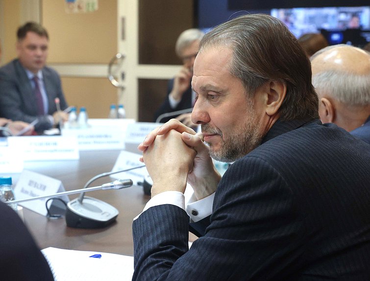 Член Комитета по экологии, природным ресурсам и охране окружающей среды Владимир Сысоев