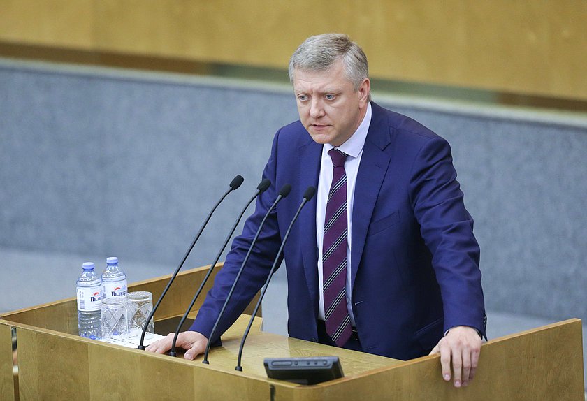 Первый заместитель Председателя Комитета по развитию гражданского общества, вопросам общественных и религиозных объединений Дмитрий Вяткин