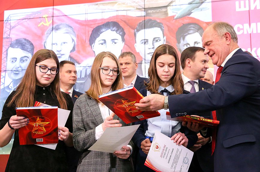 Руководитель фракции КПРФ Геннадий Зюганов