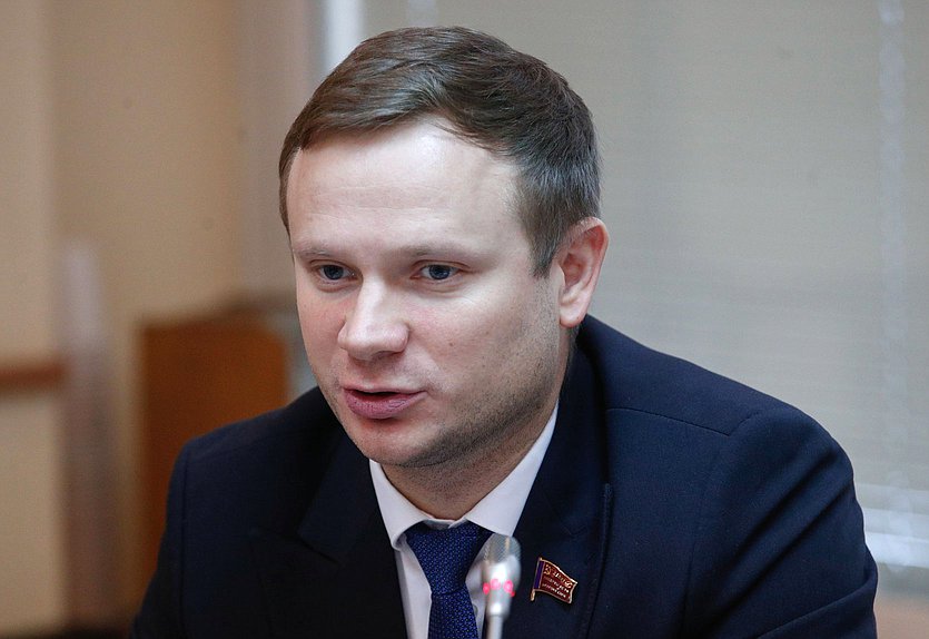 Заместитель Председателя Комитета по молодежной политике Владимир Исаков