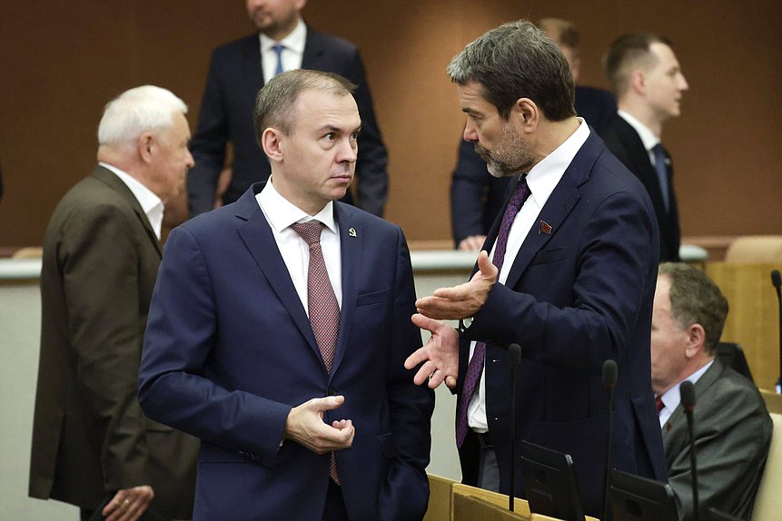 Первый заместитель Председателя Комитета по безопасности и противодействию коррупции Юрий Афонин и Первый заместитель Председателя Комитета по информационной политике, информационным технологиям и связи Александр Ющенко