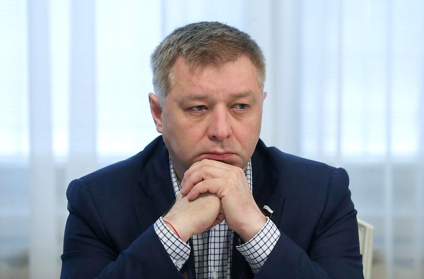 Член Комитета по информационной политике, информационным технологиям и связи Алексей Лисовенко
