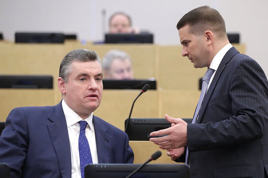 Председатель Комитета по международным делам Леонид Слуцкий и Председатель Комитета по труду, социальной политике и делам ветеранов Ярослав Нилов
